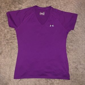 Under Armour semi fitted size medium v neck tee